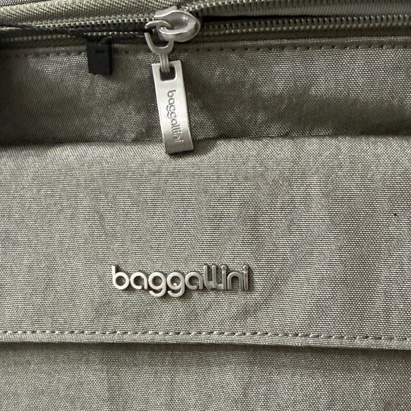 Baggallini silver Belt Bag .. unisex .. modern
Everywhere waist pack unisex - Picture 3 of 6